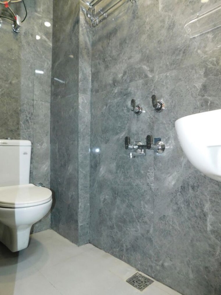 Bathroom, green park extension 2 Bedroom 750 Sq.Yd. Builder Floor In Green Park Extension Delhi 10153382