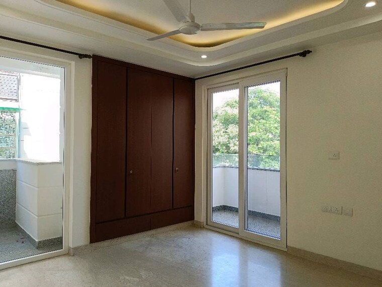 Room, defence colony 4 Bedroom 400 Sq.Yd. Builder Floor In Defence Colony Delhi 10152184