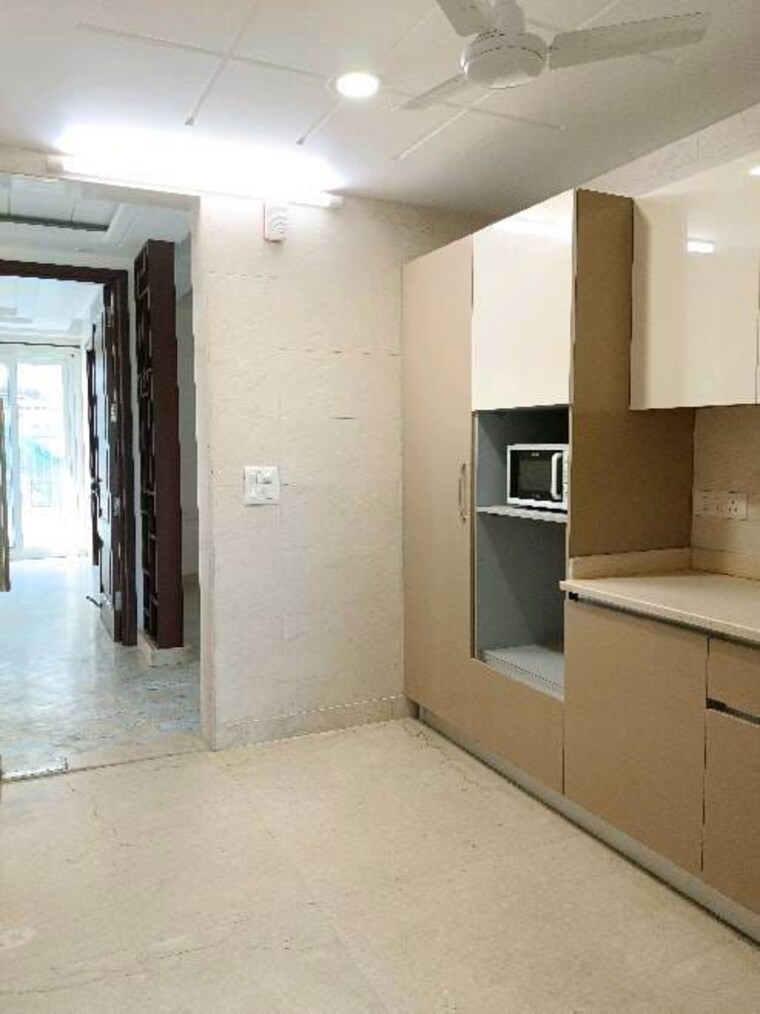 Room, defence colony 4 Bedroom 400 Sq.Yd. Builder Floor In Defence Colony Delhi 10152184