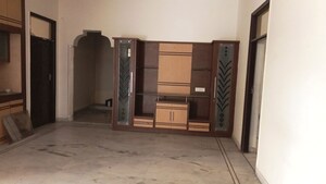 Room in 2 BHK Builder Floor at Sector 9 – for Rent