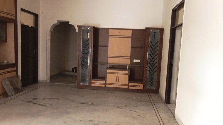 Room, sector 9 2 Bedroom 200 Sq.Yd. Builder Floor In Sector 9 Hisar 10194228