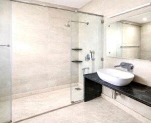 Master Bedroom in 6+ BHK Builder Floor at Safdarjung Enclave – for Rent