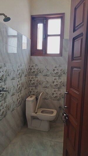 Bathroom in 2.5 BHK Builder Floor at Sector 9 – for Rent