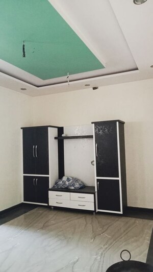 Room in 2.5 BHK Builder Floor at Sector 9 – for Rent