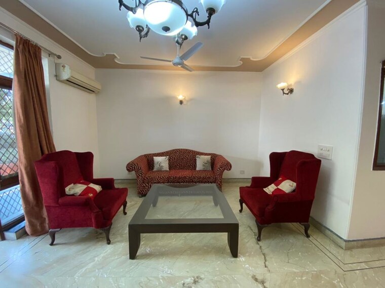 Living Room, greater kailash part 3 3 Bedroom 300 Sq.Yd. Builder Floor In Greater Kailash Part 3 Delhi 10048714