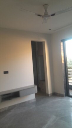 4 BHK + Pooja Room,Servant Room Builder Floor For Rent in Unitech South City II