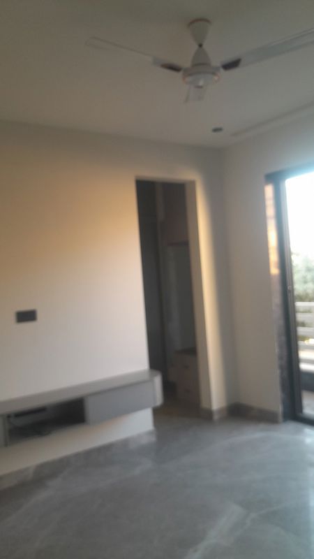 4 BHK + Pooja Room,Servant Room Builder Floor For Rent in Unitech South City II