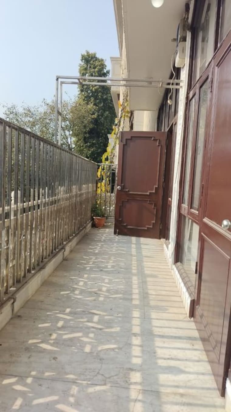Balcony, hauz khas 3 Bedroom 300 Sq.Yd. Builder Floor In Hauz Khas Delhi 10029635