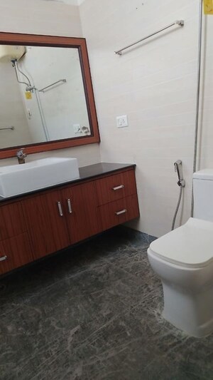 Furnished Amenities in 3 BHK Builder Floor at Hauz Khas – for Rent