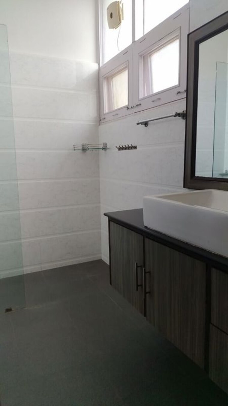 Kitchen, hauz khas 3 Bedroom 300 Sq.Yd. Builder Floor In Hauz Khas Delhi 10029635