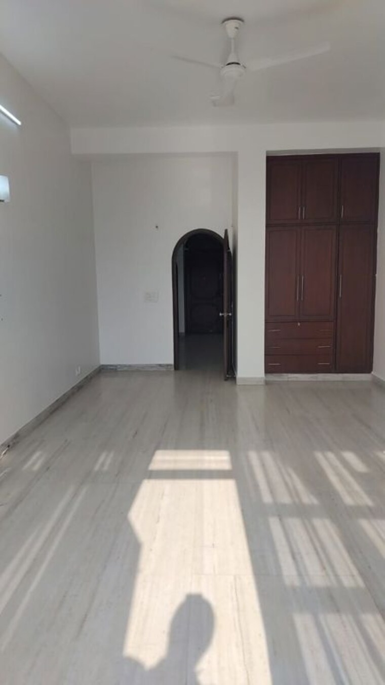 Room, hauz khas 3 Bedroom 300 Sq.Yd. Builder Floor In Hauz Khas Delhi 10029635