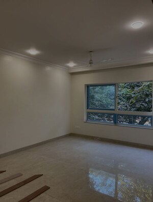 Room in 3 BHK Builder Floor at Safdarjung Enclave – for Rent