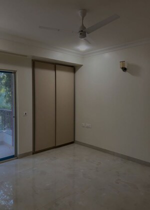 Room in 3 BHK Builder Floor at Safdarjung Enclave – for Rent