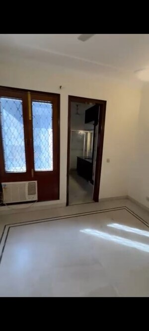 Room in 4 BHK Builder Floor at Sarvodaya Enclave – for Rent