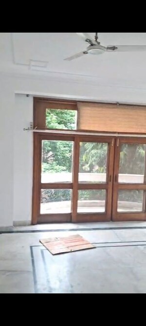 Room in 4 BHK Builder Floor at Sarvodaya Enclave – for Rent