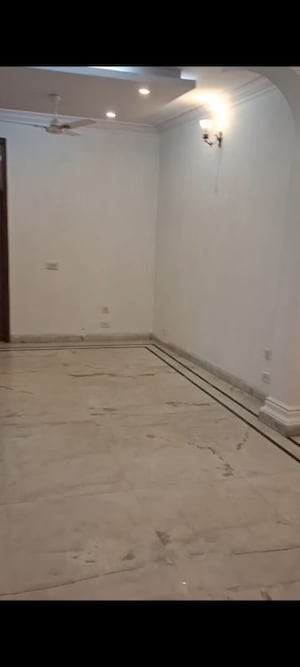 Room in 4 BHK Builder Floor at Sarvodaya Enclave – for Rent
