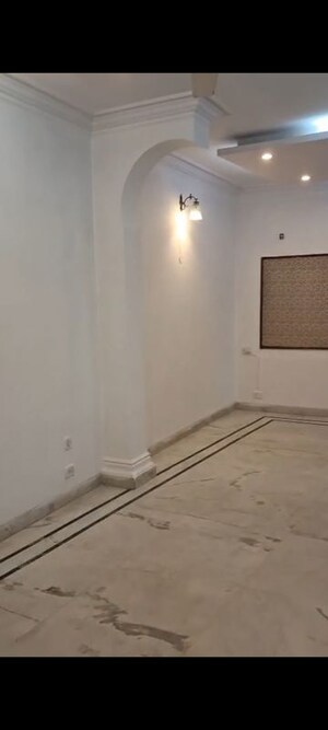 Room in 4 BHK Builder Floor at Sarvodaya Enclave – for Rent