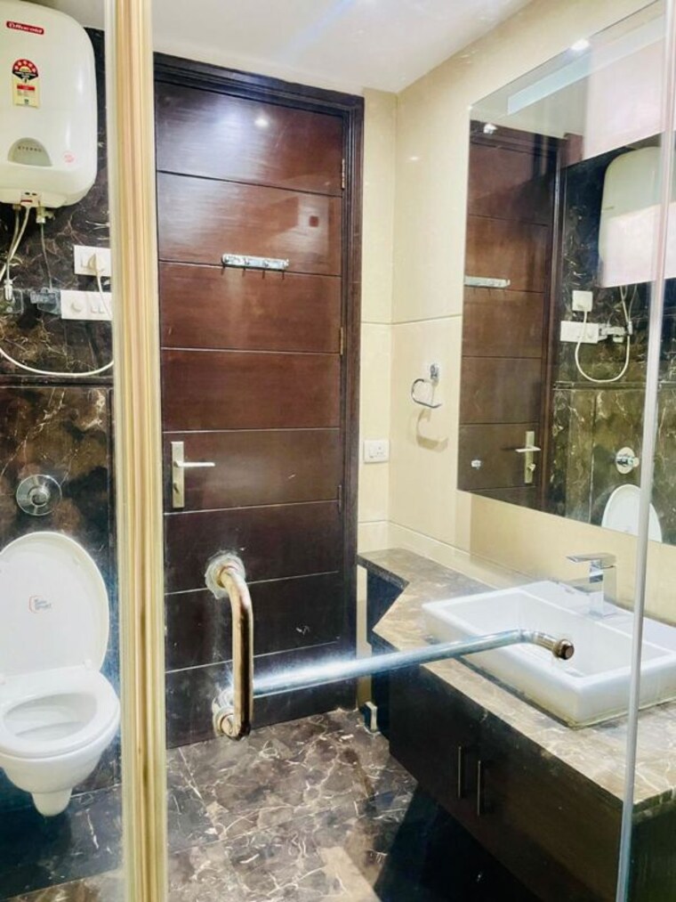 undefined, safdarjung enclave 3 Bedroom 250 Sq.Yd. Builder Floor In Safdarjung Enclave Delhi 10012709