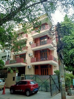 3 BHK + Pooja Room,Servant Room,Study Room,Extra Room Builder Floor For Rent in Defence Colony
