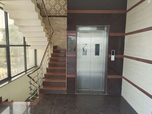 Lift in  Showroom at Herohalli – for Rent