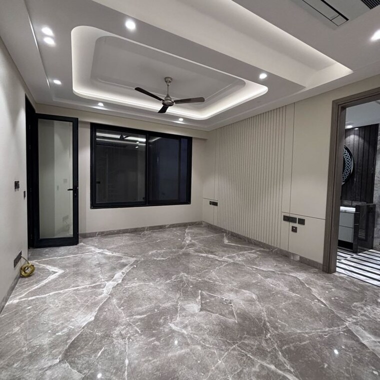  Parking, gulmohar park 4 Bedroom 300 Sq.Yd. Builder Floor In Gulmohar Park Delhi 9810632