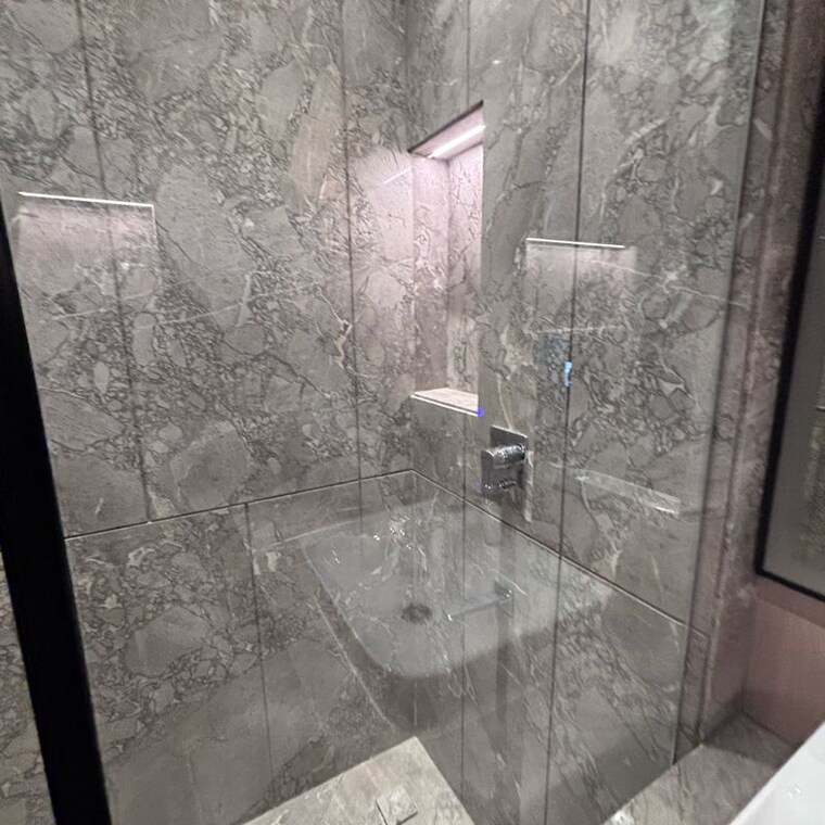 Bathroom, hauz khas 3 Bedroom 200 Sq.Yd. Builder Floor In Hauz Khas Delhi 9781665