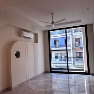 Room in 3 BHK Builder Floor at Hauz Khas – for Sale