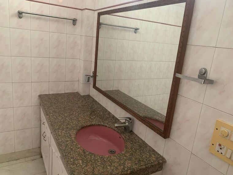 Bathroom, anand niketan 4 Bedroom 300 Sq.Yd. Builder Floor In Anand Niketan Delhi 9705835