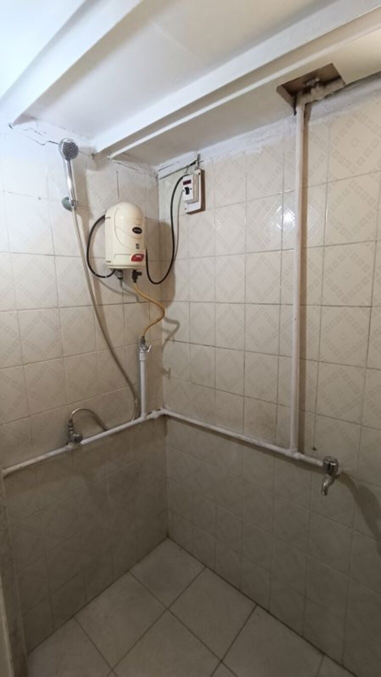 Bathroom, juhu Pg For Boys In Juhu 10194255
