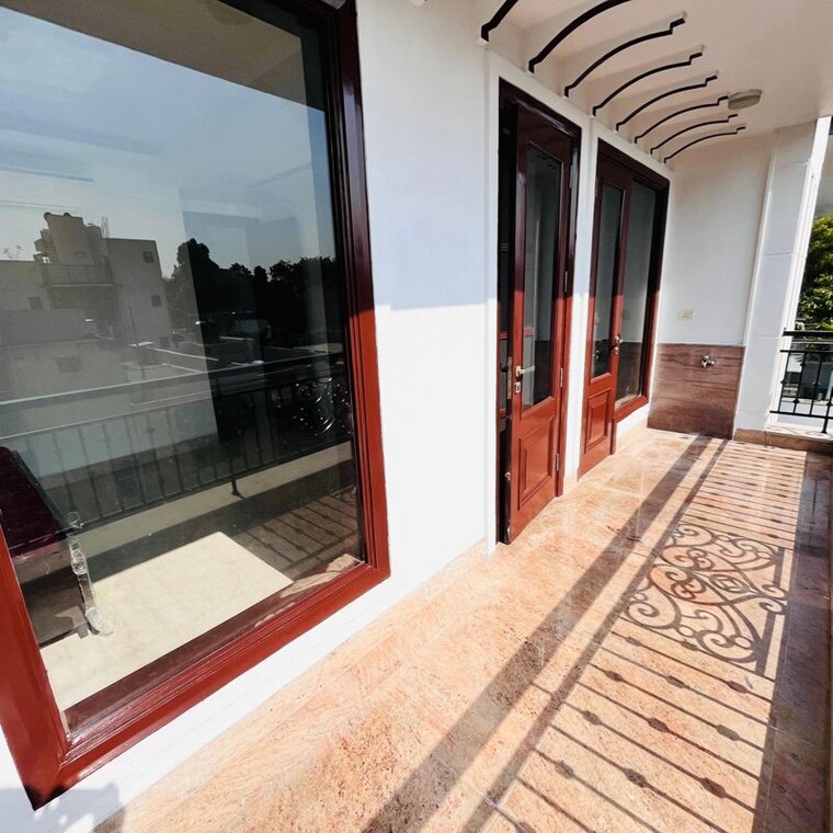 Balcony, safdarjung development area 3 Bedroom 200 Sq.Yd. Builder Floor In Safdarjung Development Area Delhi 9681429