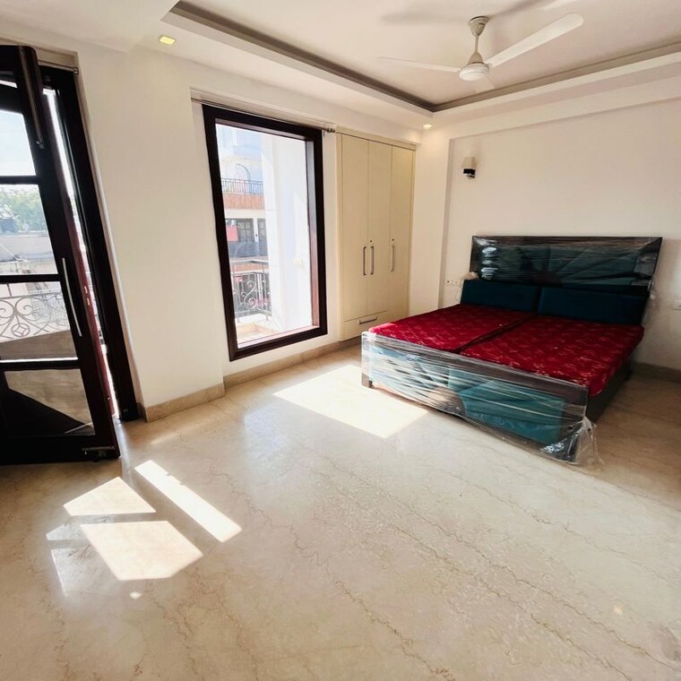 Room, safdarjung development area 3 Bedroom 200 Sq.Yd. Builder Floor In Safdarjung Development Area Delhi 9681429