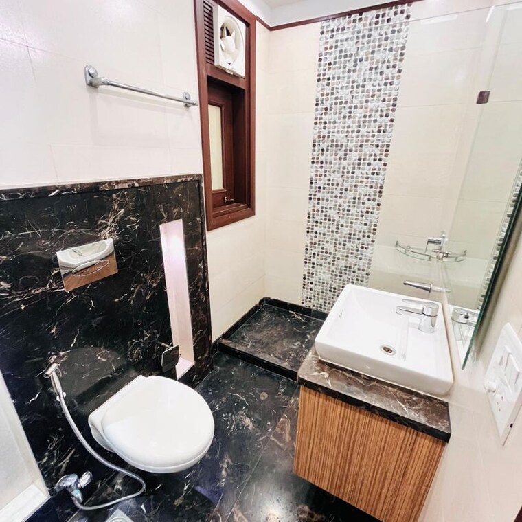 Master Bedroom, safdarjung development area 3 Bedroom 200 Sq.Yd. Builder Floor In Safdarjung Development Area Delhi 9681429