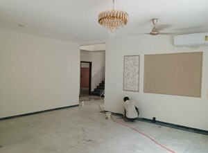 Room in 5 BHK Villa at Unitech Espace Nirvana Country, Sector 50 – for Rent