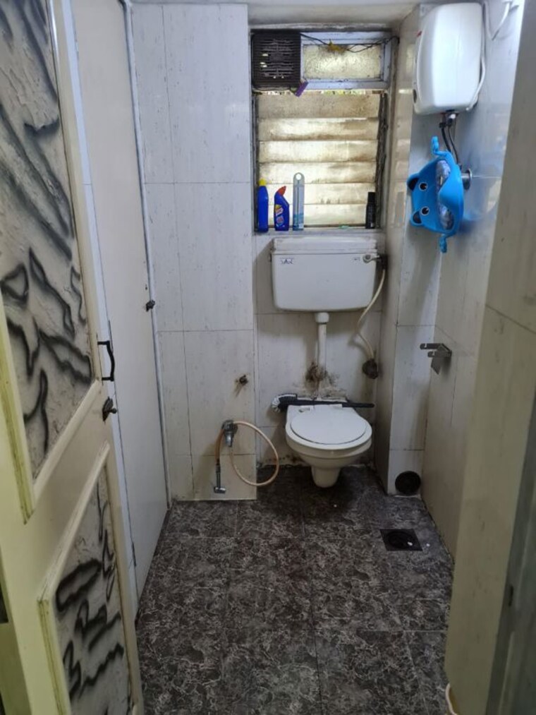Bathroom, gurudev-apartment 2 Bedroom 650 Sq.Ft. Apartment In Prabhadevi Mumbai 10194285