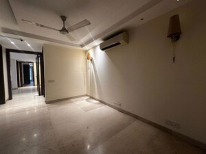Room in 4 BHK Builder Floor at South Extension ii – for Rent