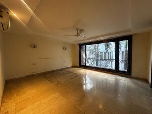 Room in 4 BHK Builder Floor at South Extension ii – for Rent