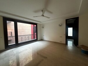 Room in 4 BHK Builder Floor at South Extension ii – for Rent