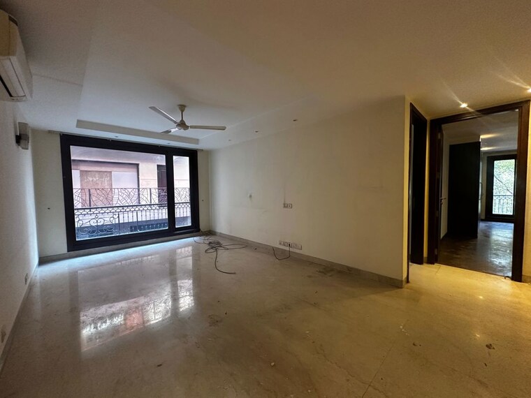 Room, south extension ii 4 Bedroom 1000 Sq.Yd. Builder Floor In South Extension ii Delhi 10194288