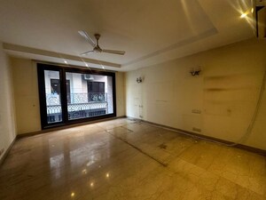 Room in 4 BHK Builder Floor at South Extension ii – for Rent