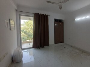 Room in 5 BHK Villa at Unitech Uniworld Resorts-The Residences, Sector 33 – for Rent