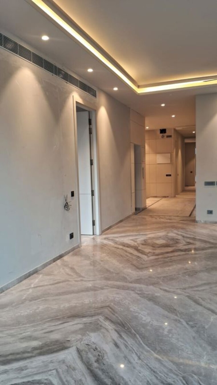 Room, hauz khas enclave 4 Bedroom 600 Sq.Yd. Builder Floor In Hauz Khas Enclave Delhi 10194301