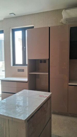 Room in 4 BHK Builder Floor at Hauz Khas Enclave – for Rent