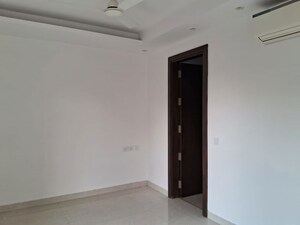 Room in 4 BHK Builder Floor at Hauz Khas Enclave – for Rent