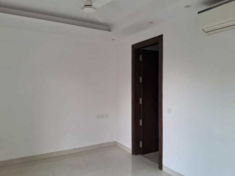 Room, hauz khas enclave 4 Bedroom 600 Sq.Yd. Builder Floor In Hauz Khas Enclave Delhi 10194301