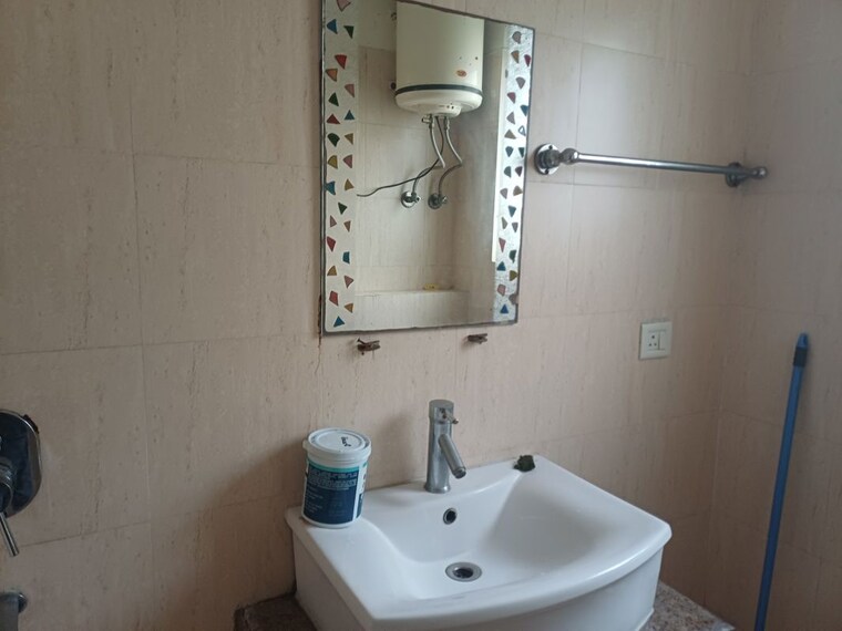 Bathroom, orchid-island 3.5 Bedroom 1550 Sq.Ft. Builder Floor In Sector 51 Gurgaon 10194316