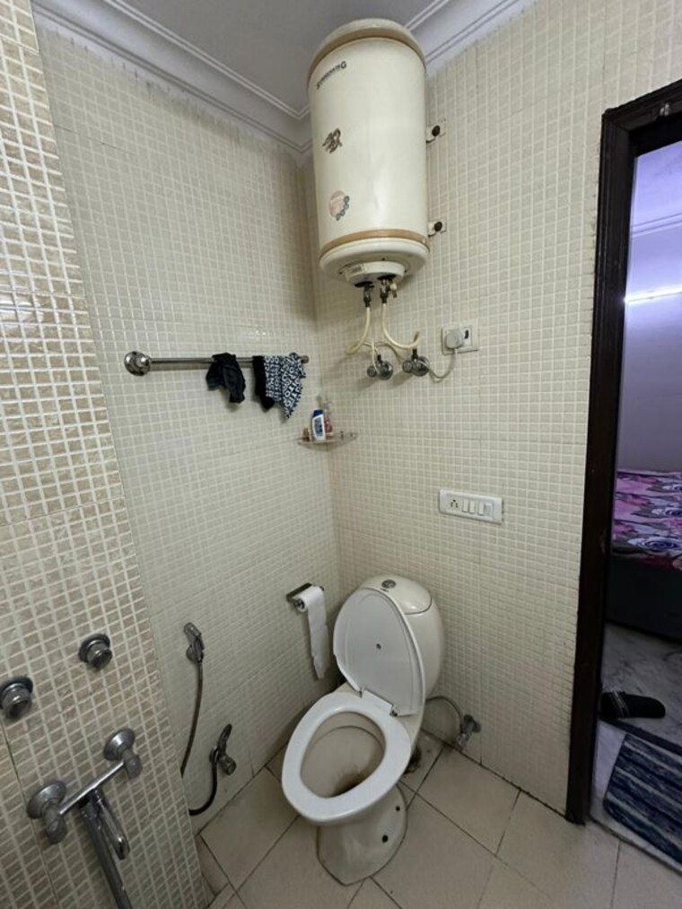 Bathroom, malviya nagar 2 Bedroom 900 Sq.Ft. Builder Floor In Malviya Nagar Delhi 10194310