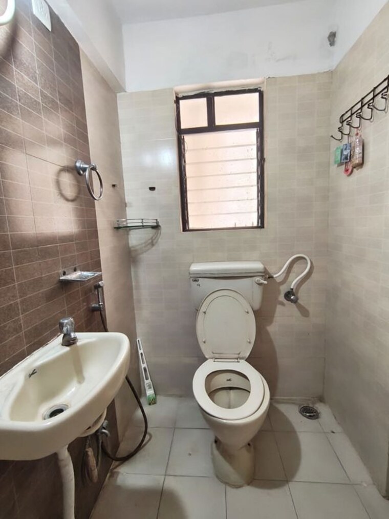 Bathroom, ambegaon budruk 2 Bedroom 1000 Sq.Ft. Apartment In Ambegaon Budruk Pune 10194321