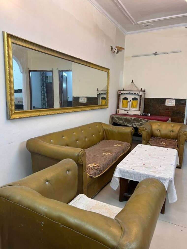 Team Area, shivalik colony 3 Bedroom 200 Sq.Yd. Builder Floor In Shivalik Colony Delhi 10194330