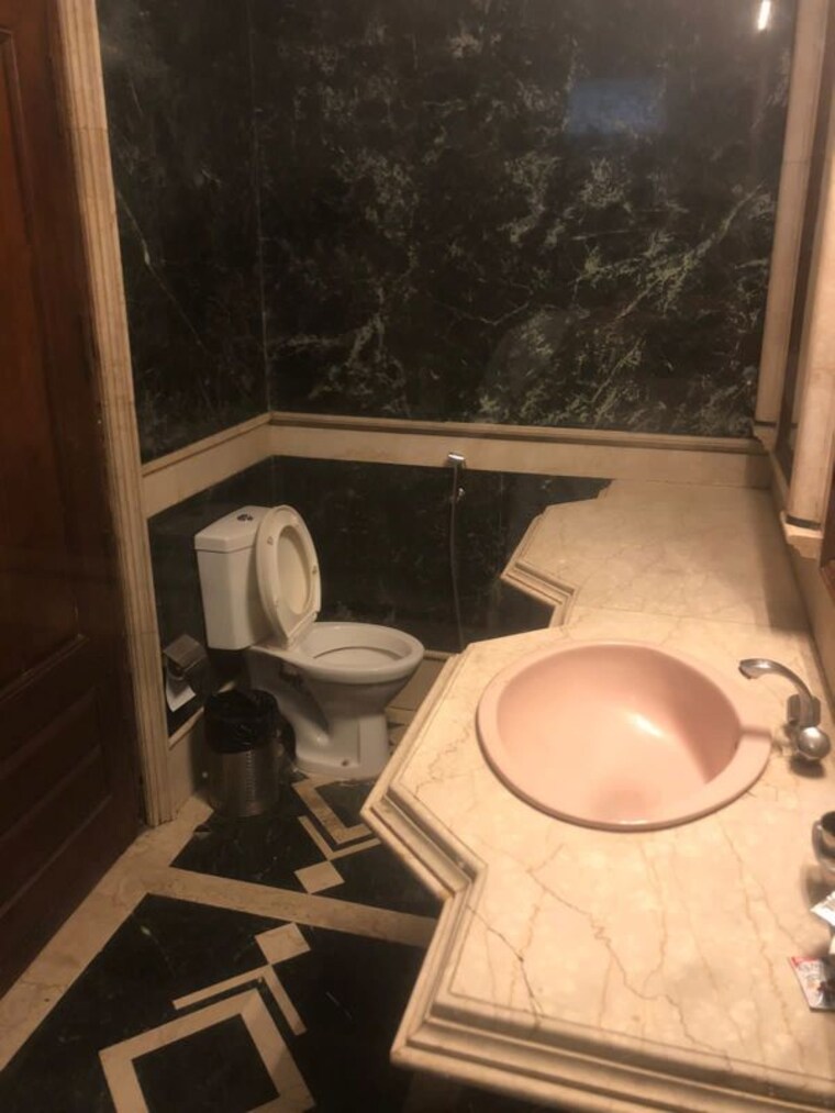 Bathroom, greater kailash ii 5 Bedroom 550 Sq.Yd. Builder Floor In Greater Kailash ii Delhi 10194273