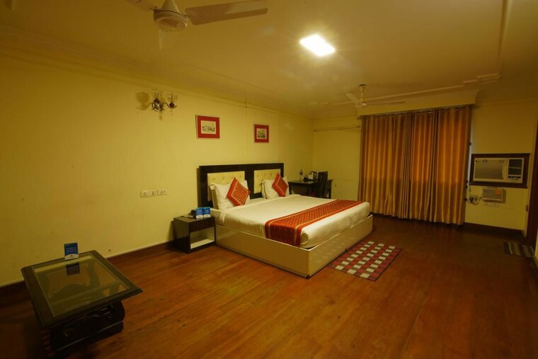 Bedroom, greater kailash ii 5 Bedroom 550 Sq.Yd. Builder Floor In Greater Kailash ii Delhi 10194273